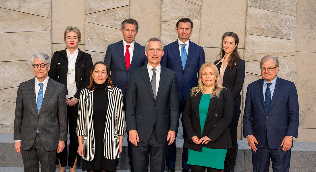 Katja Lindskov Jacobsen (øverst til højre) og andre udvalgte eksperter præsenterede onsdag en ny rapport om NATOs sydlige naboer for generalsekretær Jens Stoltenberg. Foto: NATO