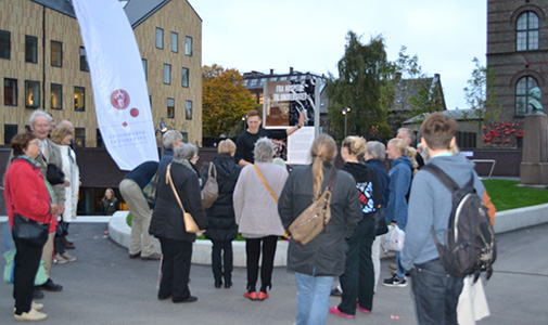 Gæster klar til rundvisning ved bygning 35