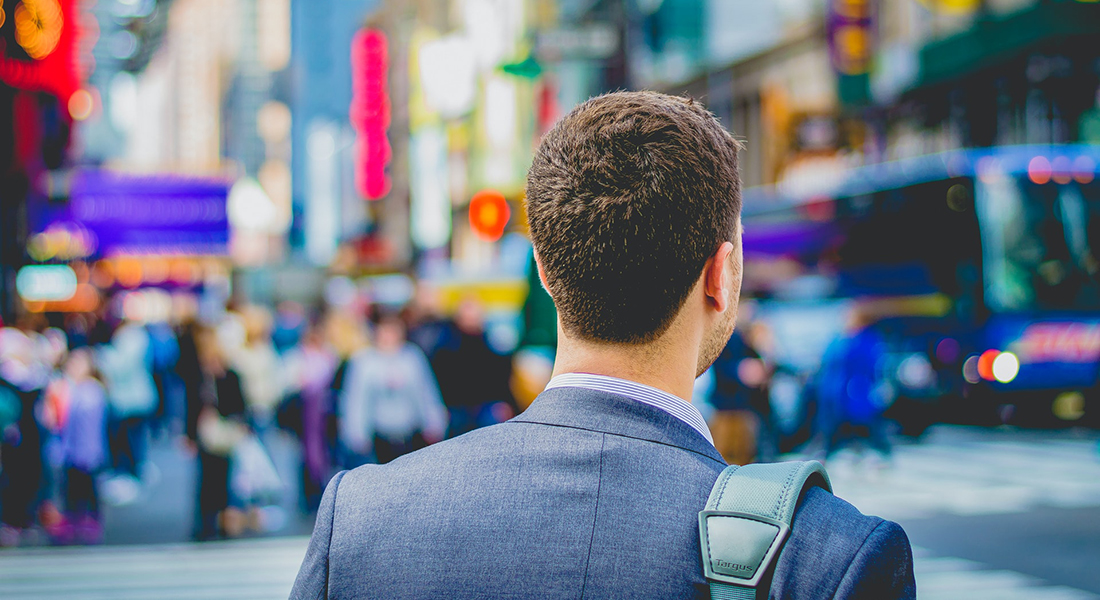 Pedestrian on his way to work. Photo: Saulo Mohana, Unsplash